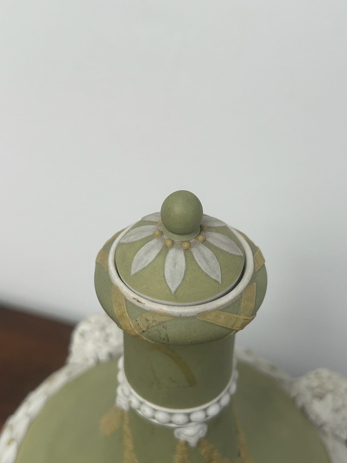 Wedgwood Tricolour Green Jasper Vase Cover Lilac Medallions 19th Century9