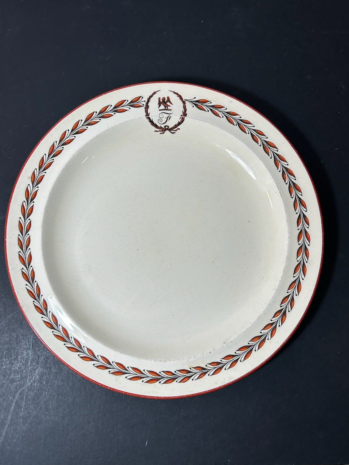 Antique Wedgwood Queens Ware Crested Plate Eagle Laurel Mortlocks 1887 25cm0