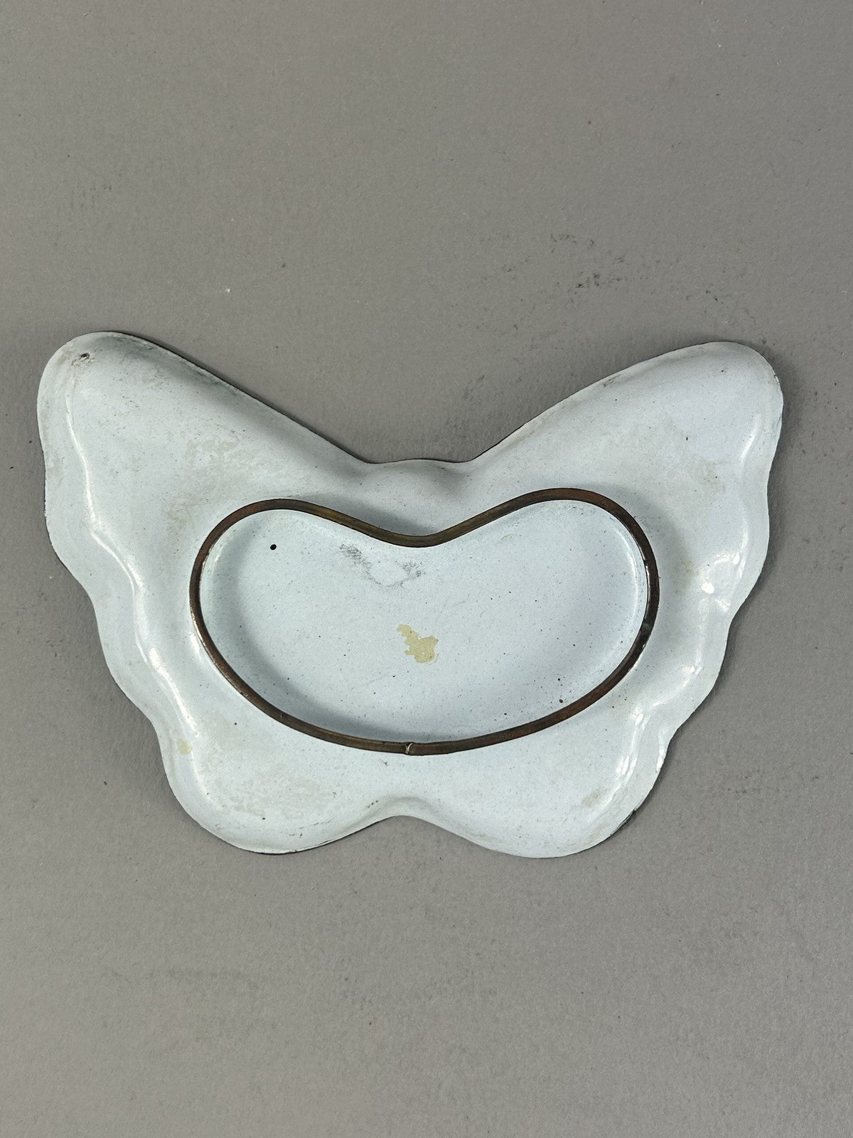 Antique Chinese butterfly enamel trinket dish, 16cm