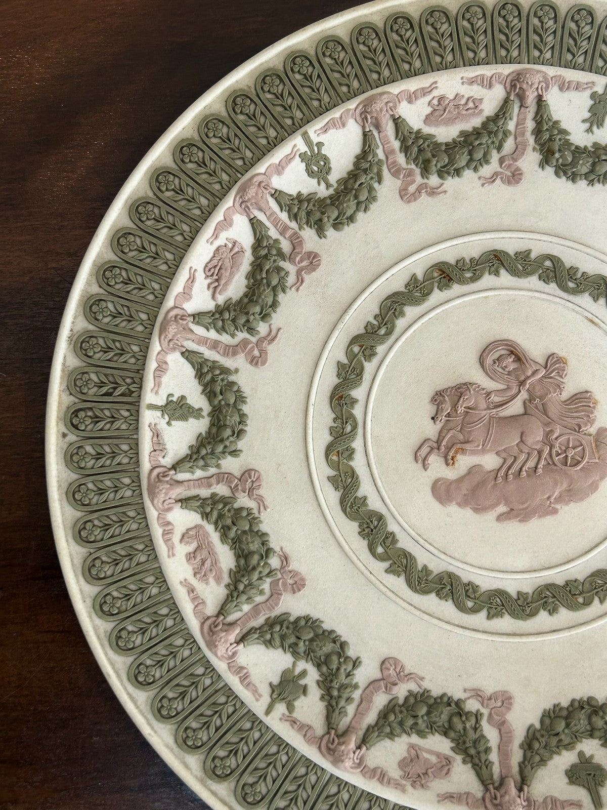 Wedgwood Tricolour Jasperware 'Trophy Plate' Neoclassical 22cm1