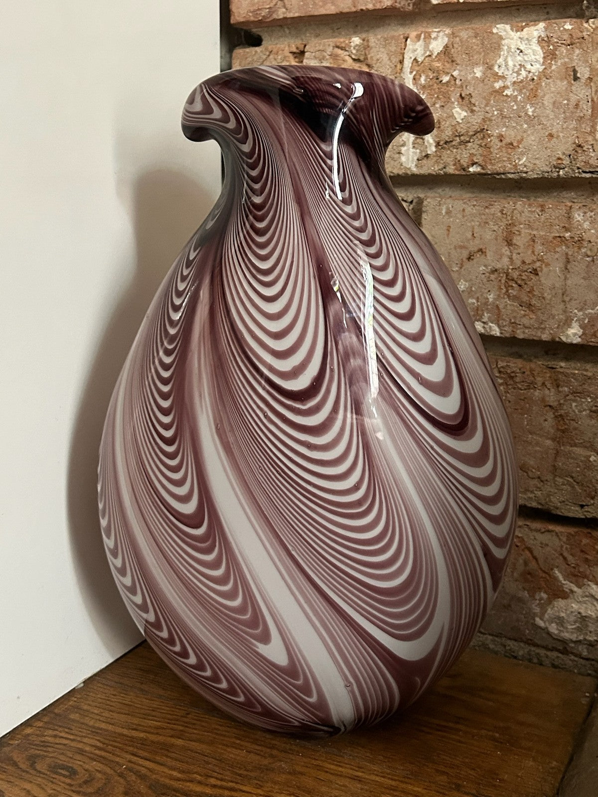 Vintage Murano Style Art Glass Vase Amethyst White Feather Pulled Design Ruffled9