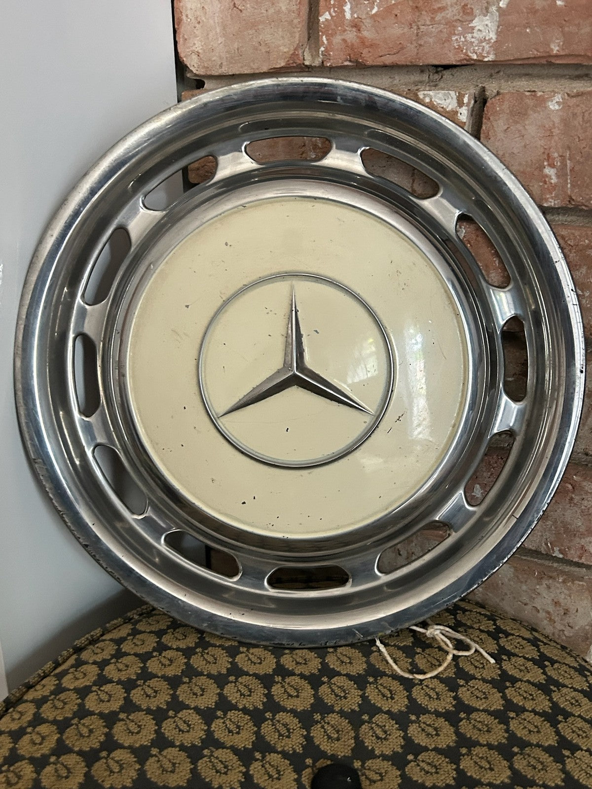 Vintage Mercedes Benz Hubcap Chrome Cream Centre Star Wheel Trim Classic Car0