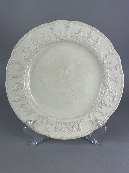 Early Wedgwood creamware plate with moulded putti border, 26cm