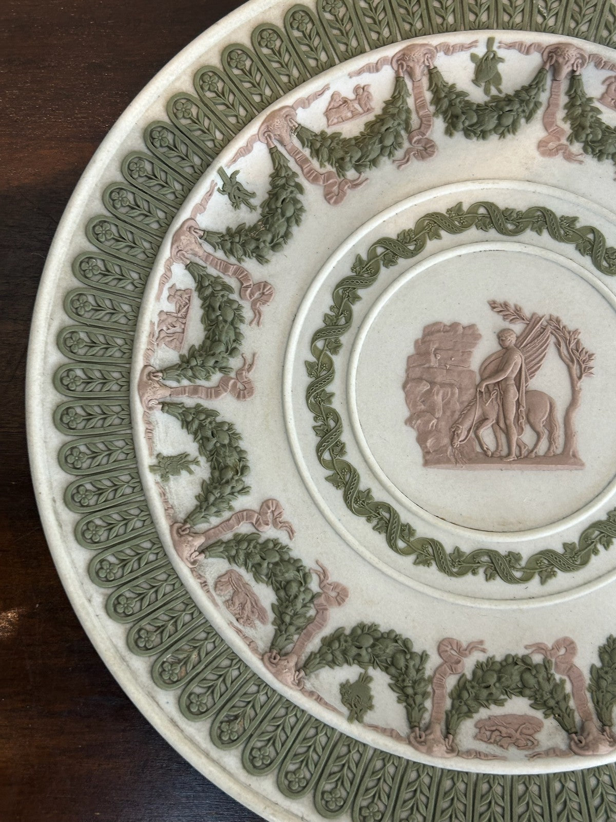 Wedgwood Tricolour Jasperware 'Trophy Plate' Neoclassical 22cm2