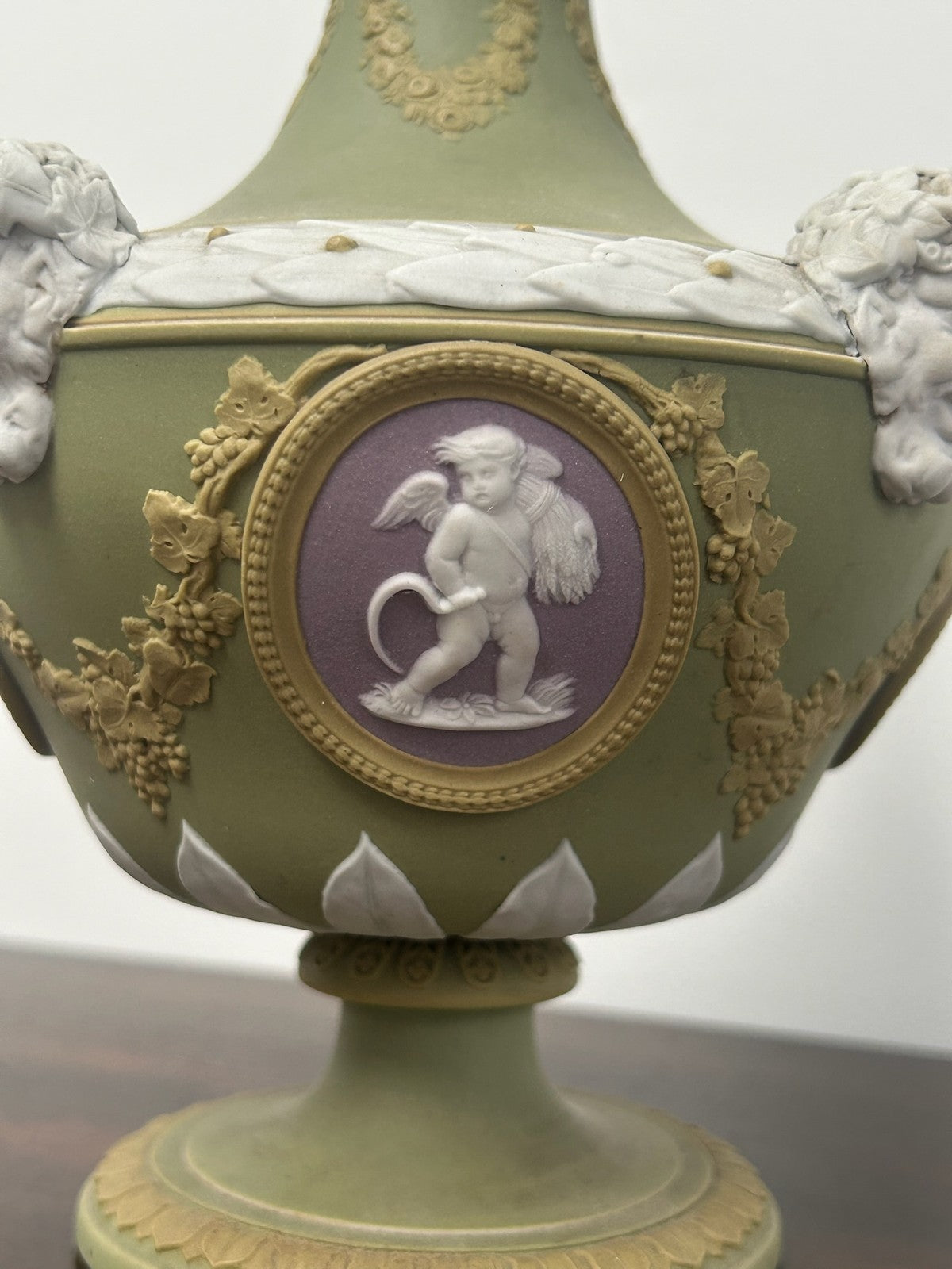 Wedgwood Tricolour Green Jasper Vase Cover Lilac Medallions 19th Century5