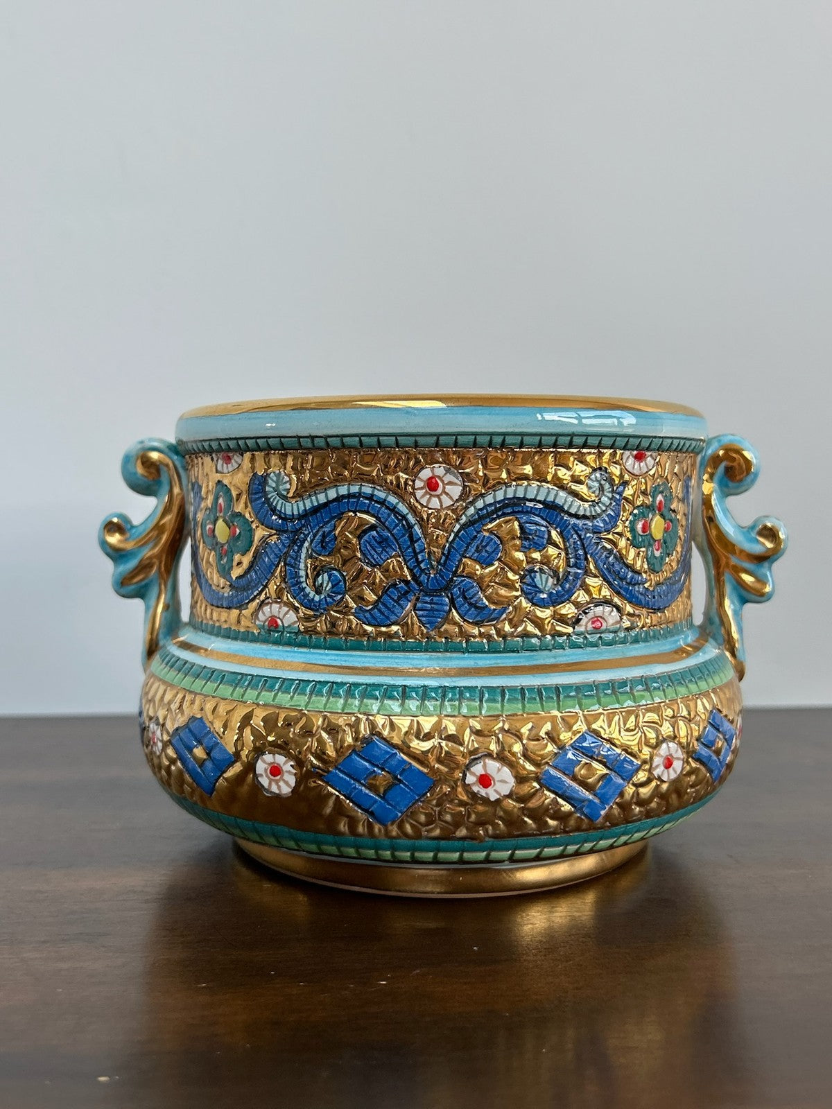 Italian Hand Painted Majolica Jardiniere Oro Zecchino Gilt Florets1