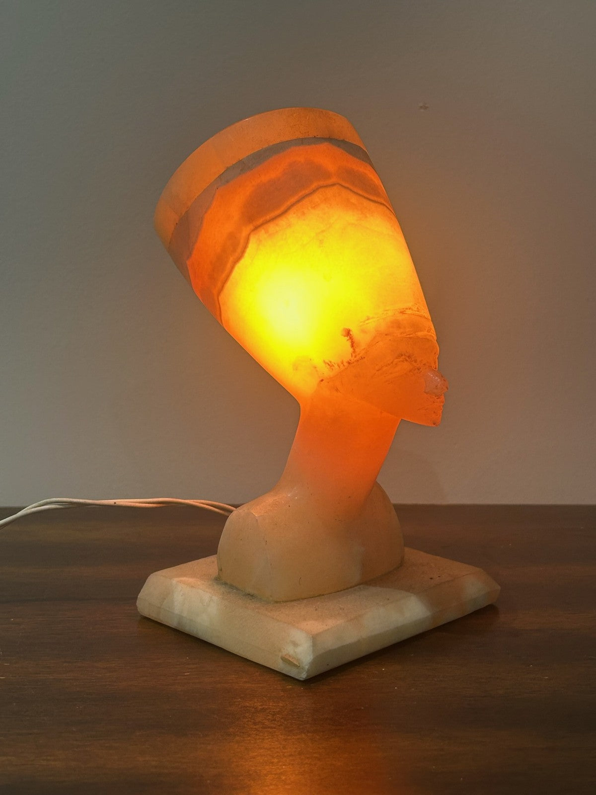 Vintage Carved Alabaster Nefertiti Bust Table Lamp Egyptian Revival1