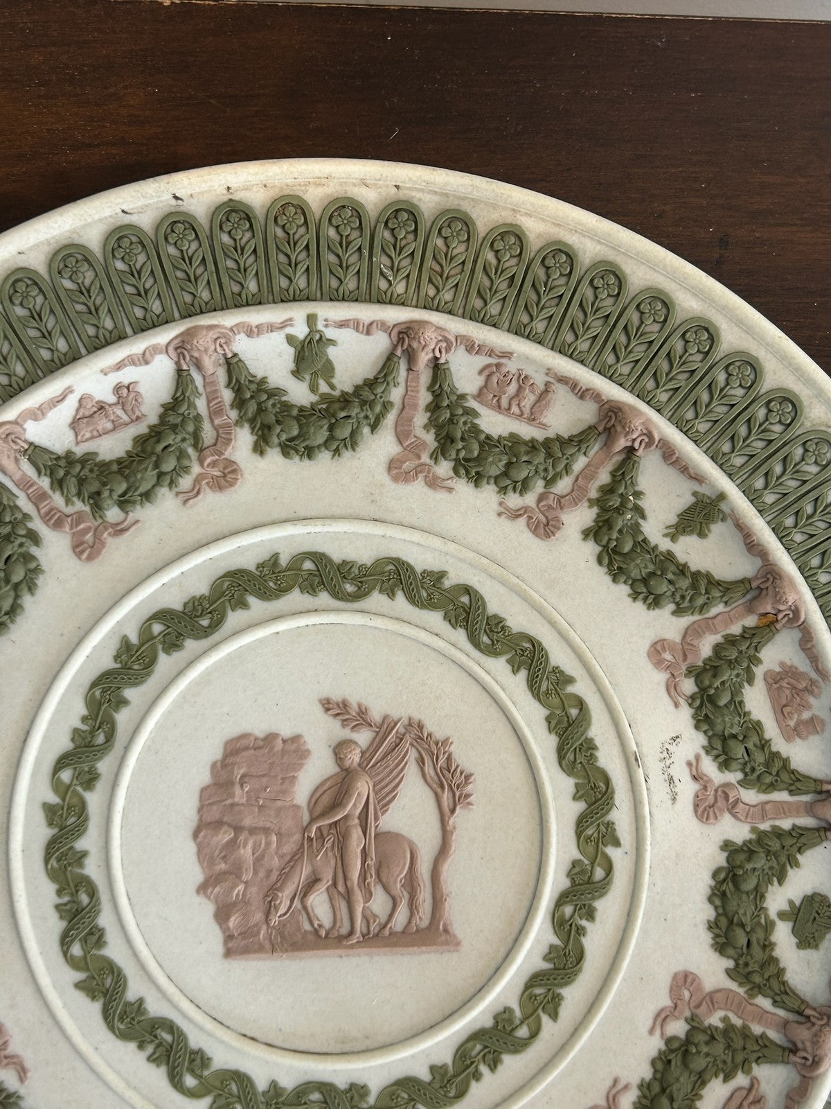 Wedgwood Tricolour Jasperware 'Trophy Plate' Neoclassical 22cm3