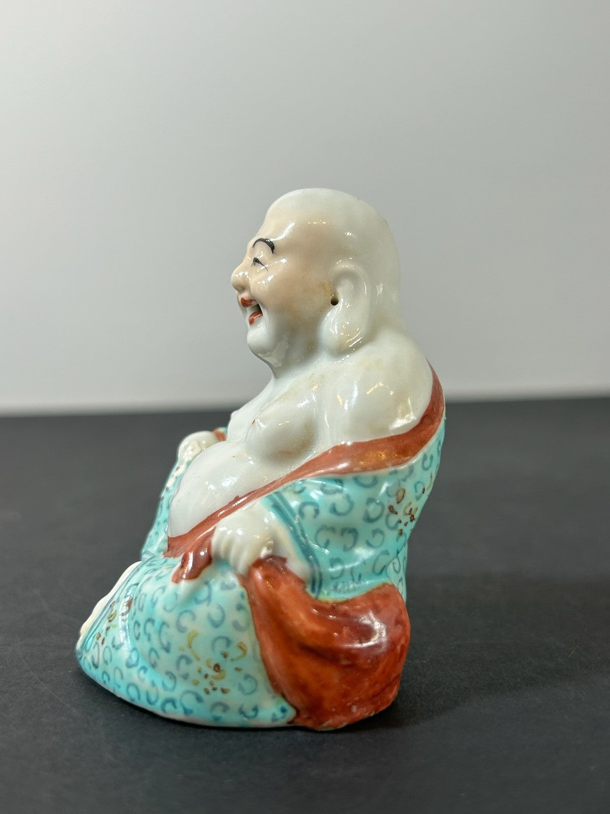 Small Chinese Famille Rose Porcelain Budai Laughing Buddha Figure 7cm3