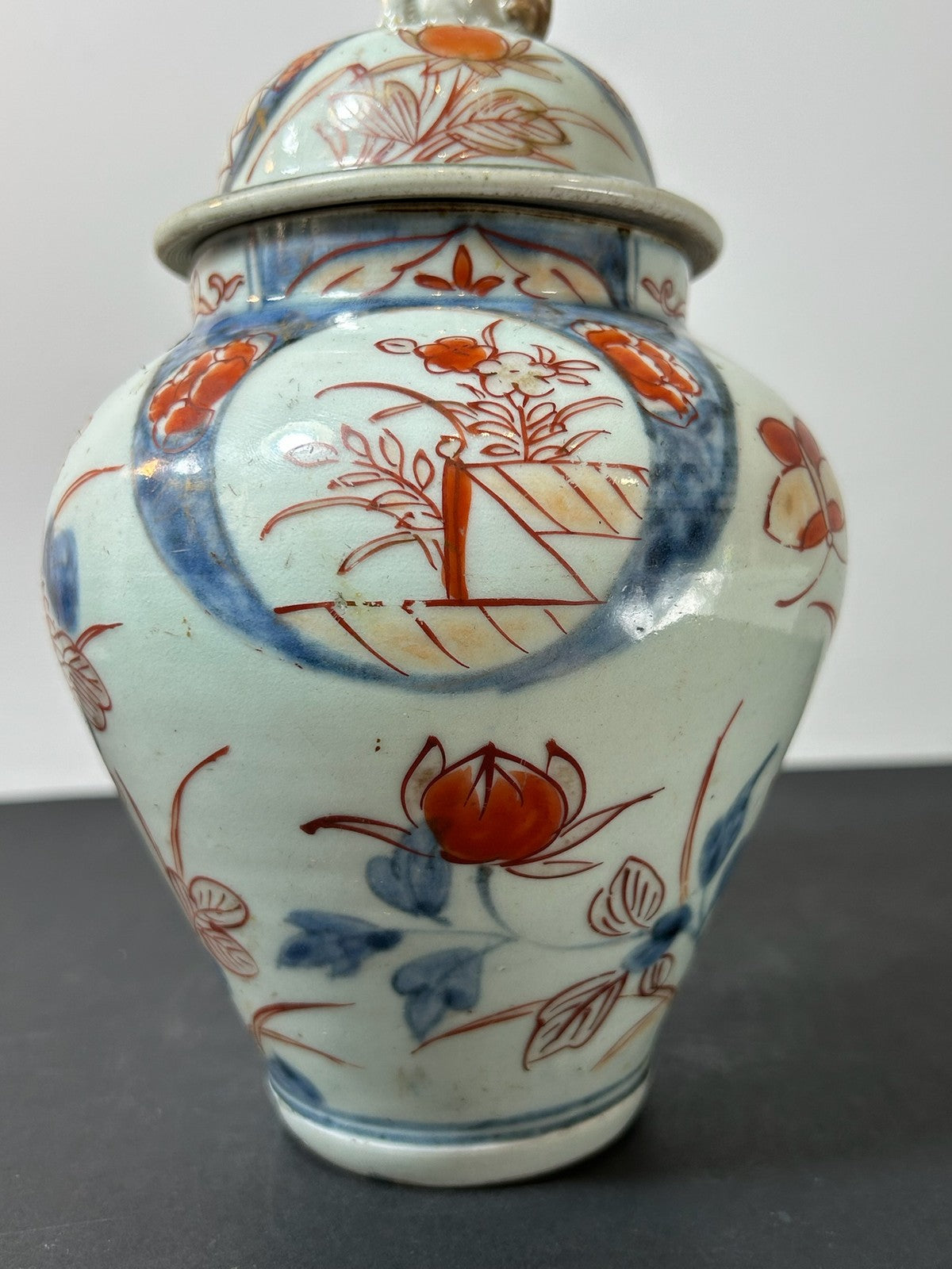 17th Century Japanese Arita Imari Jar and Cover Shishi Finial Edo Period 23cm2