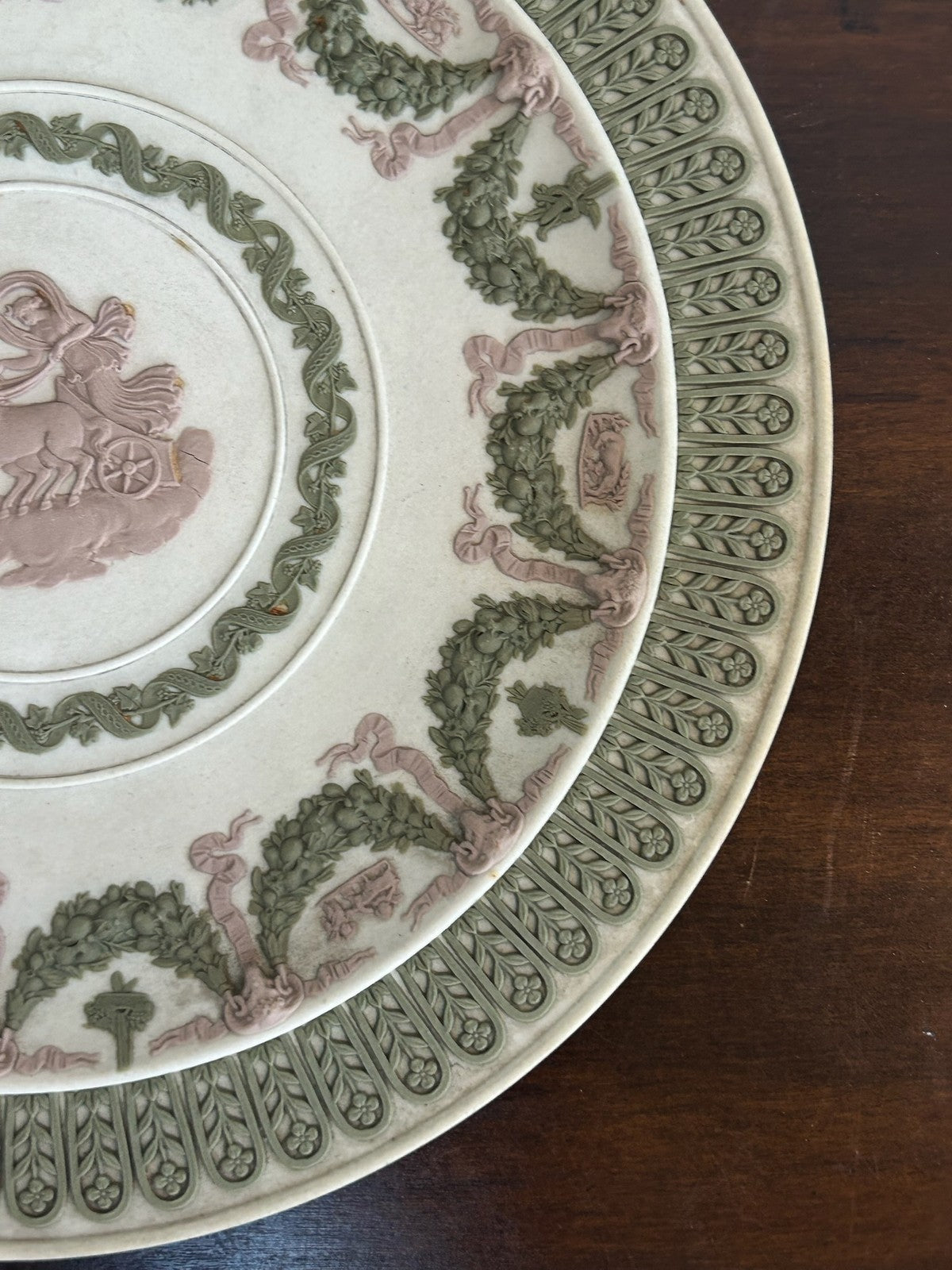 Wedgwood Tricolour Jasperware 'Trophy Plate' Neoclassical 22cm3
