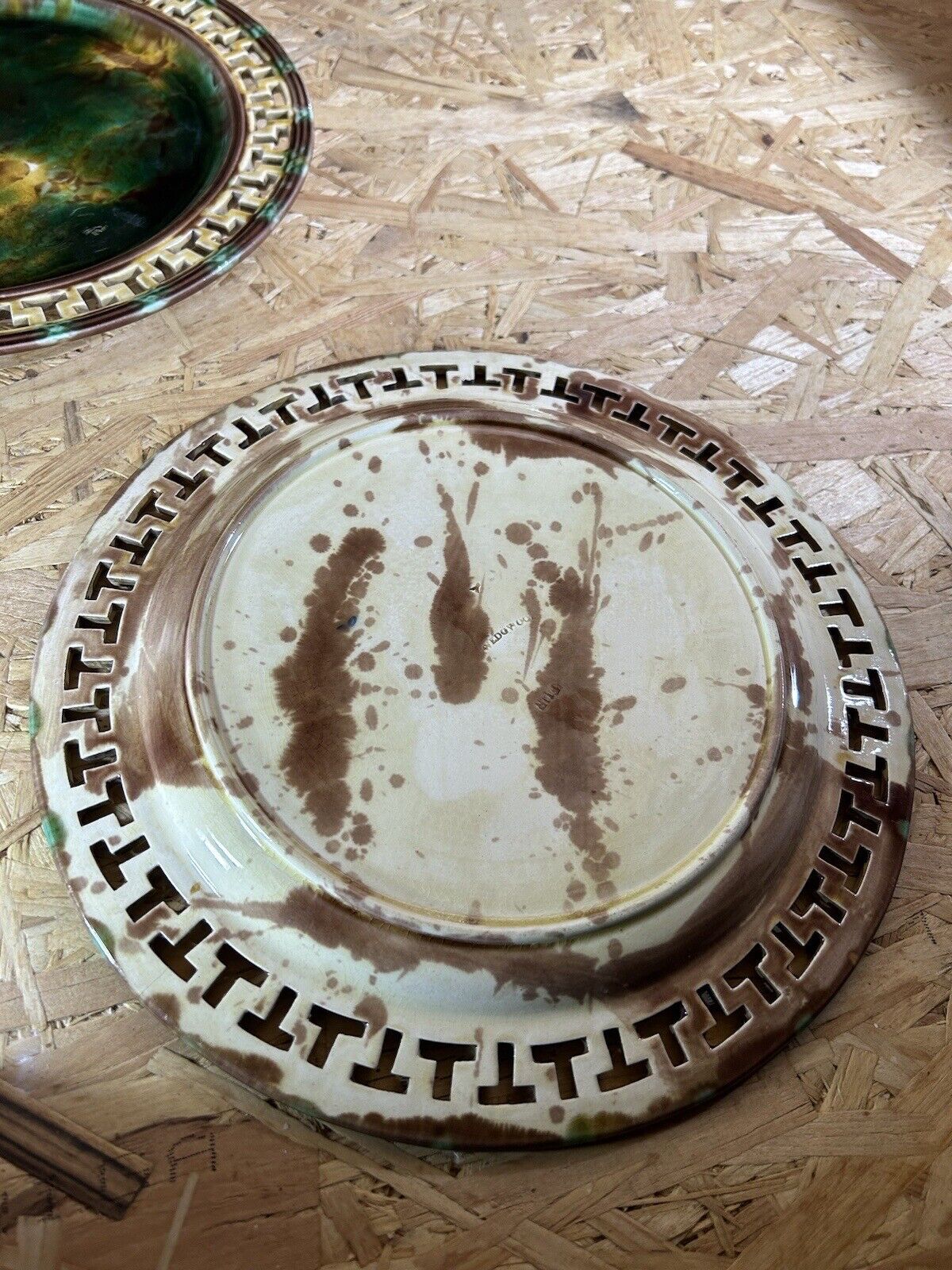 Wedgwood greek Key Majolica Plate Set - Antique