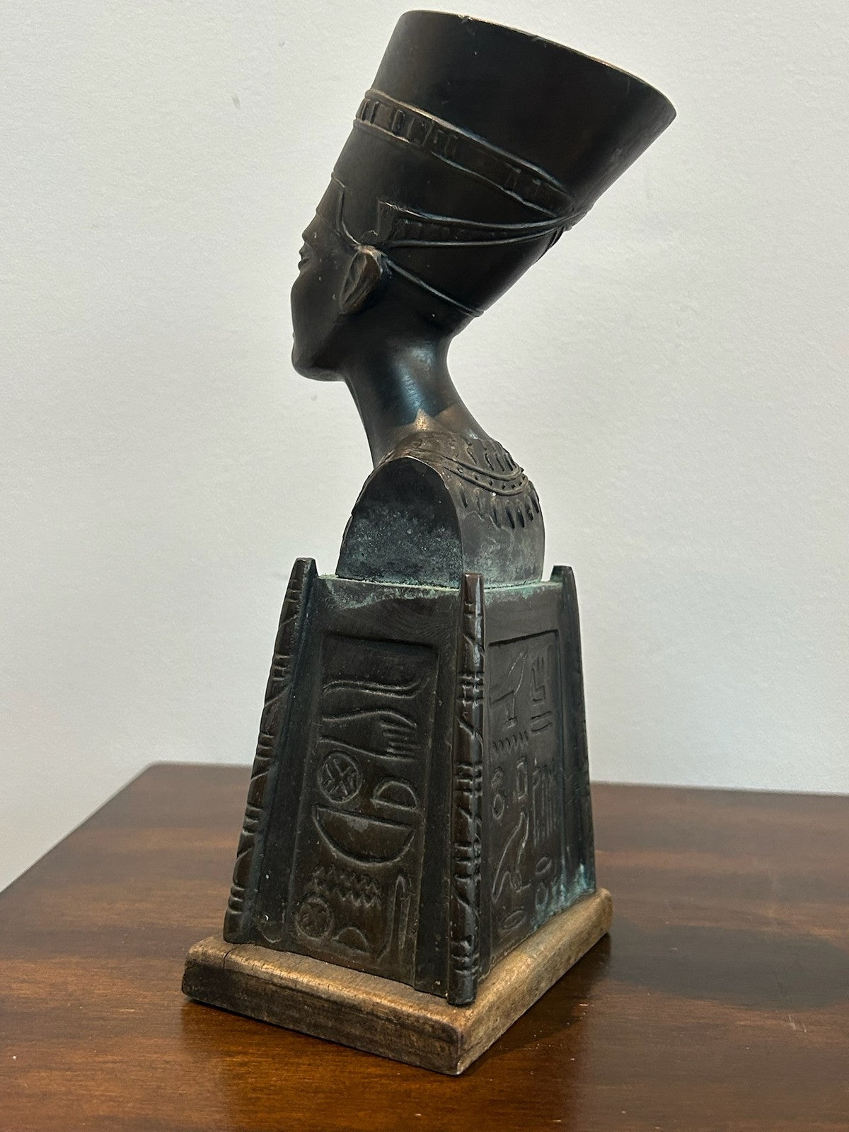 Pair Antique 1920s Egyptian Revival Spelter Nefertiti Busts Wooden Base 22cm4