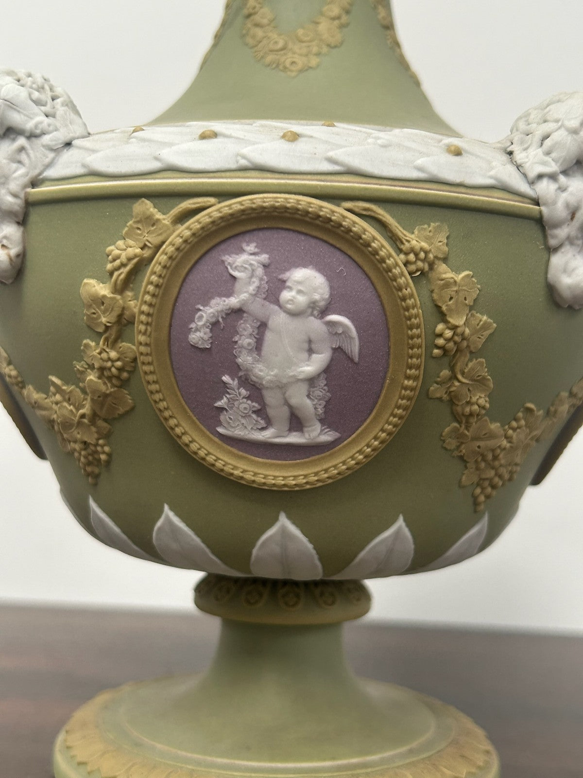 Wedgwood Tricolour Green Jasper Vase Cover Lilac Medallions 19th Century1