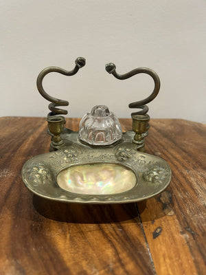 Descriptive image text