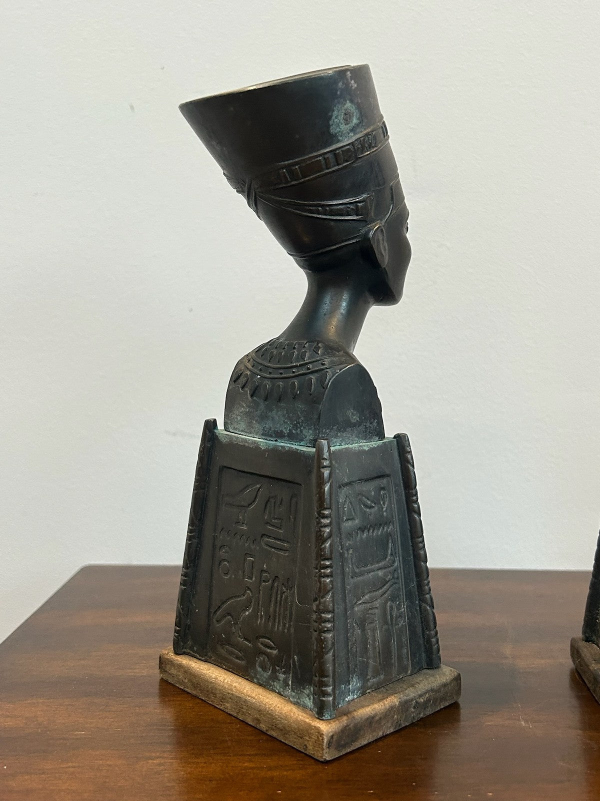 Pair Antique 1920s Egyptian Revival Spelter Nefertiti Busts Wooden Base 22cm3