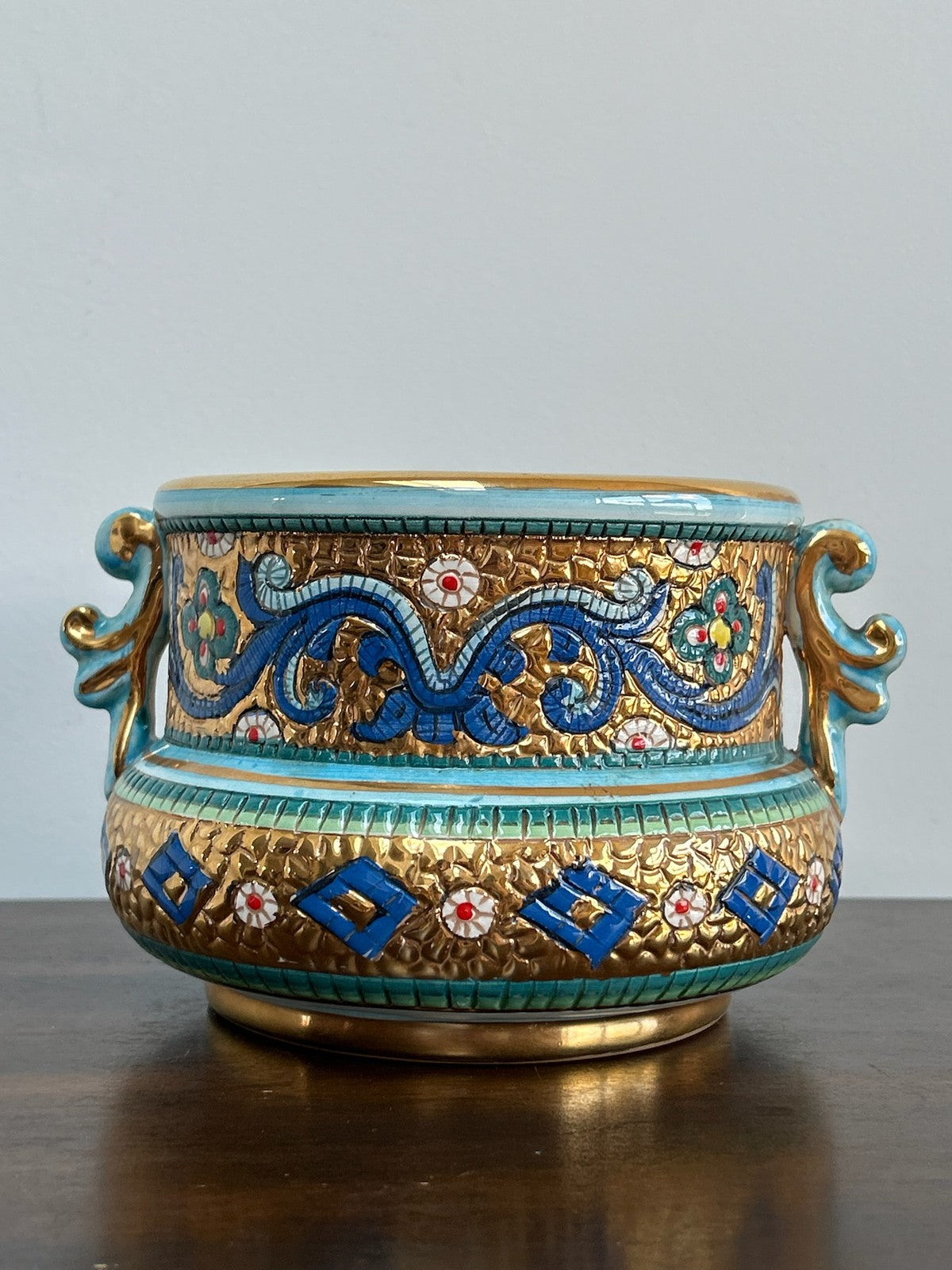 Italian Hand Painted Majolica Jardiniere Oro Zecchino Gilt Florets5