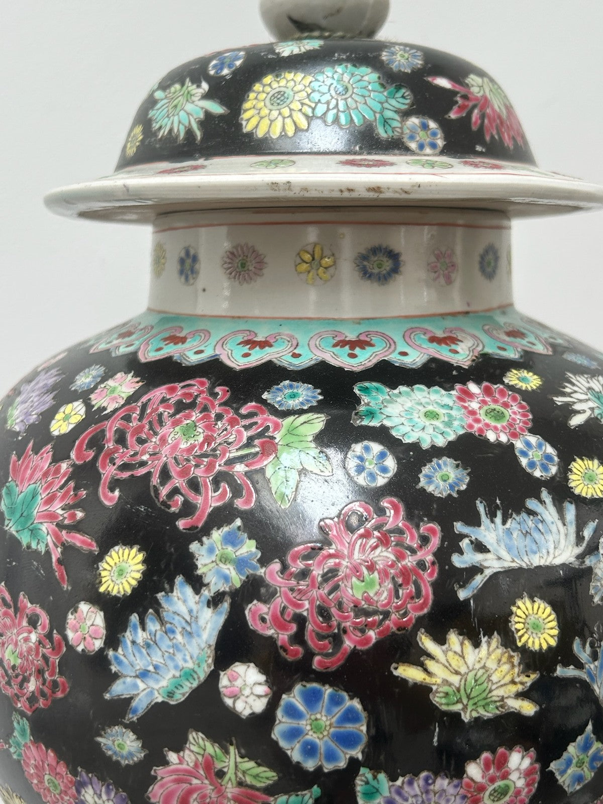 Chinese Famille Noire Thousand Flowers Covered Baluster Jar 39cm2