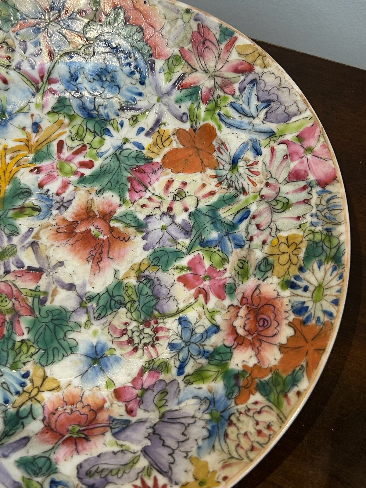 Chinese Famille Rose Millefleurs Plate Iron Red Qianlong Seal Mark2