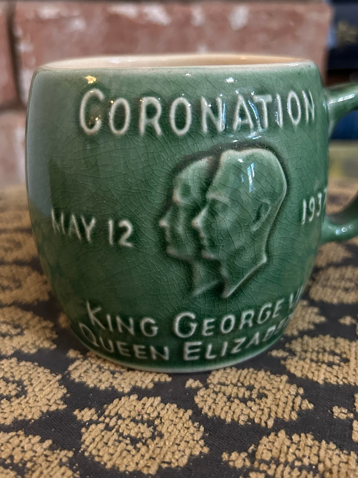 1937 Coronation King George VI Green Relief Moulded Mug Commemorative1