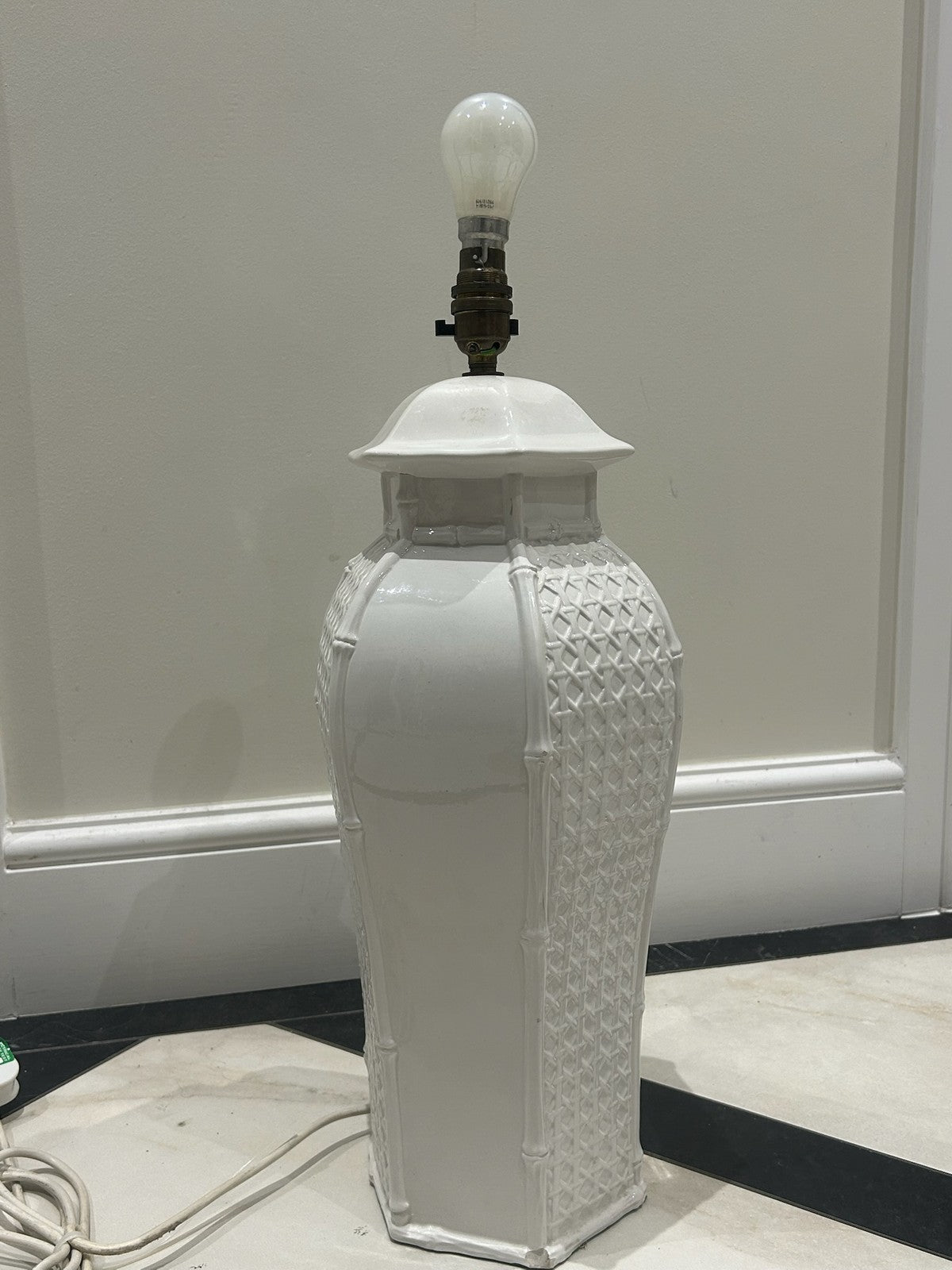 Vintage Italian Faux Bamboo Hollywood Regency Ceramic Table Lamp White 50cm1