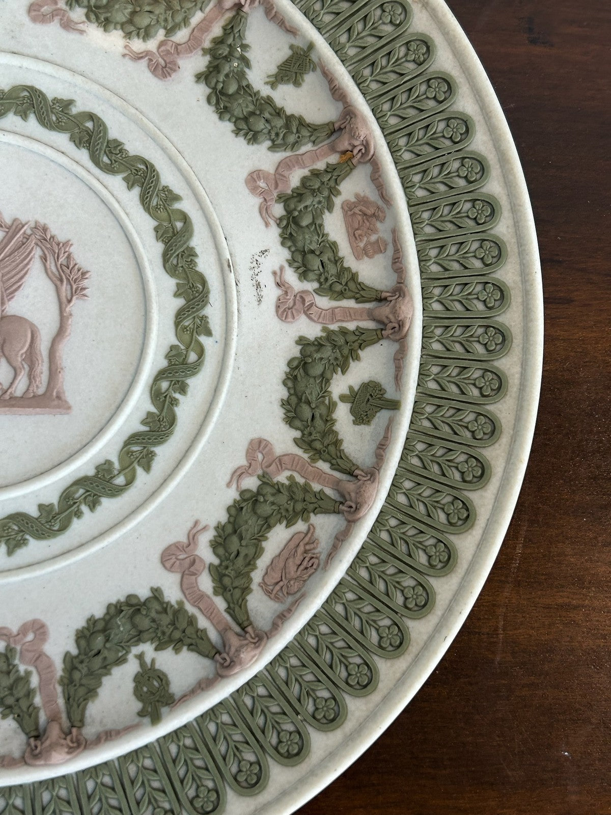 Wedgwood Tricolour Jasperware 'Trophy Plate' Neoclassical 22cm4